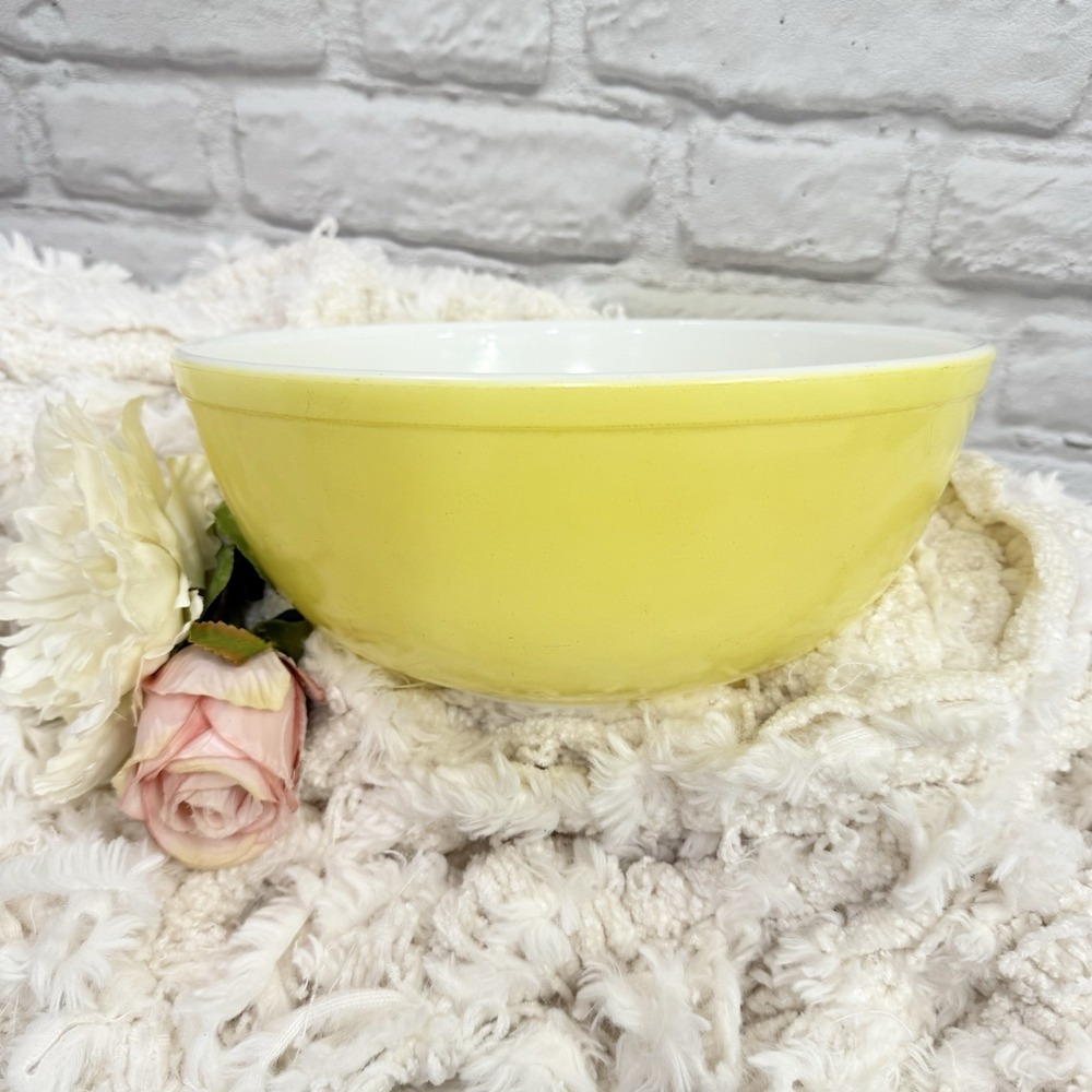 Vintage Pyrex Bowl #404 Yellow Milk Glass Primary Color 4Qt  Mixing Nesting Bowl